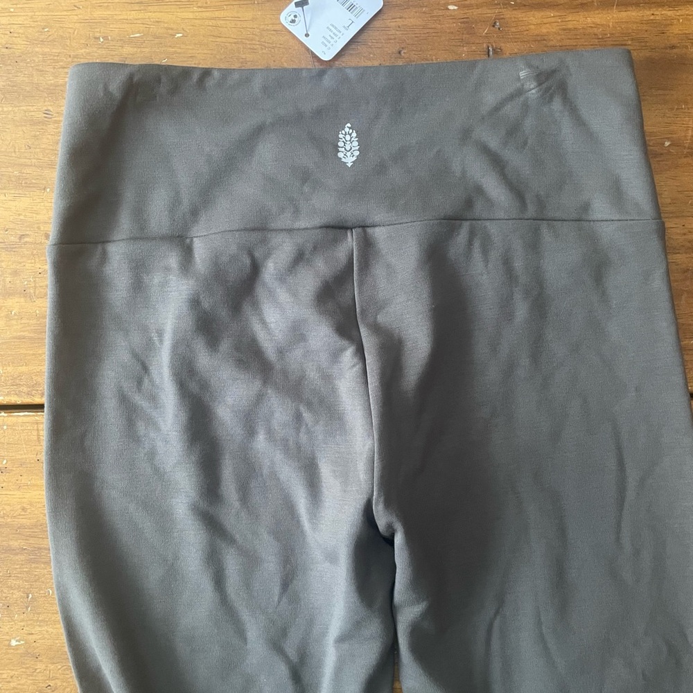 New NWT FP Movement Crash Court Flare Pants Yoga Green Size Large L Ankle Zip - Picture 8 of 10